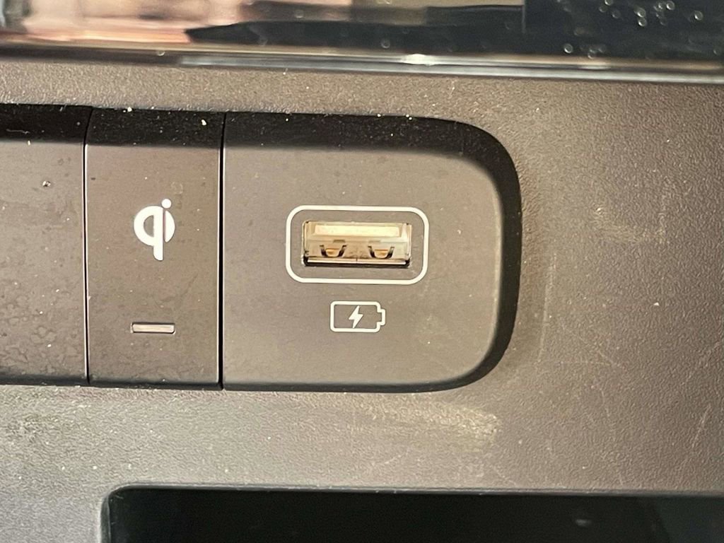 Used 2024 Kia Carnival EX image 24