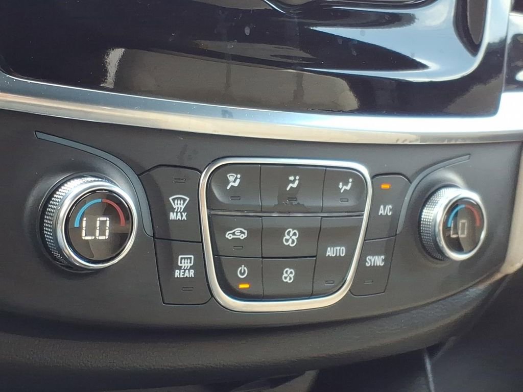 Used 2023 Chevrolet Traverse LS FWD image 18