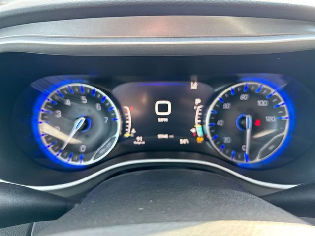 Used 2025 Chrysler Pacifica Select image 16
