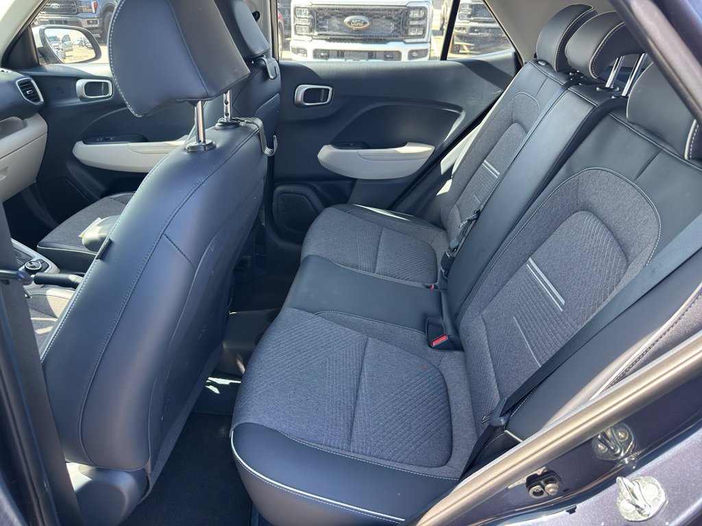 Used 2024 Hyundai Venue Limited FWD image 9