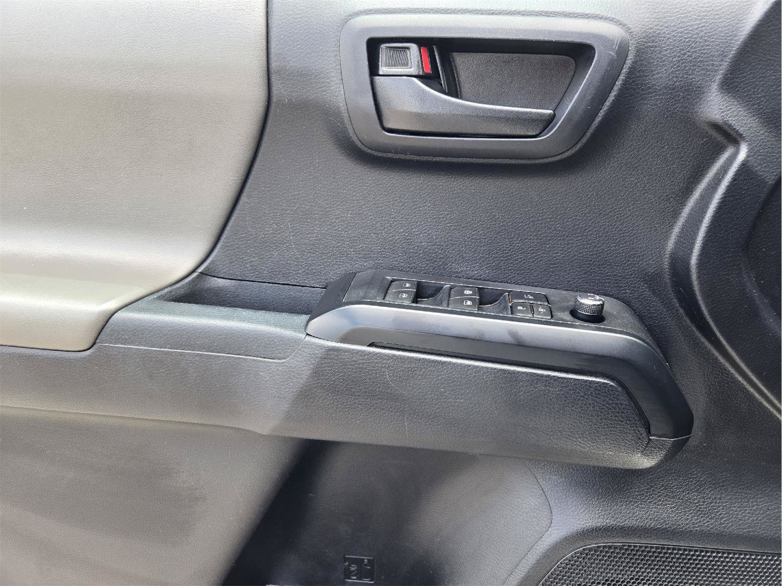 Used 2018 Toyota Tacoma SR w/ SR Convenience Package RWD image 17
