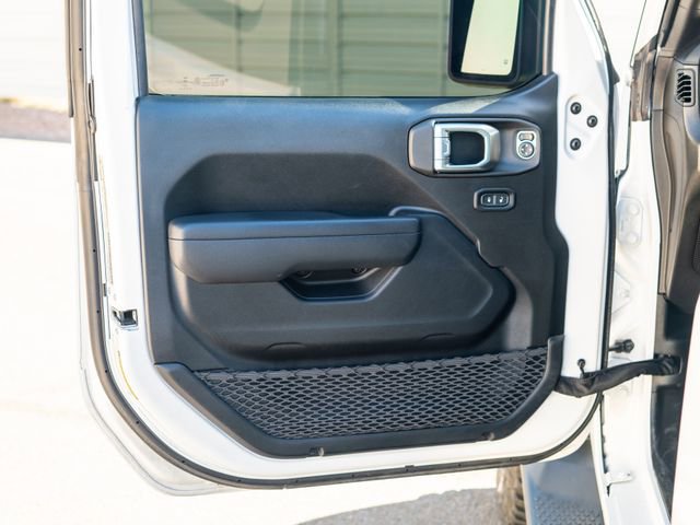 Used 2023 Jeep Wrangler Sport image 17