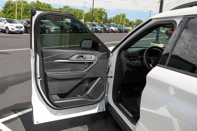 Certified 2025 Ford Explorer ST-Line w/ ST-Line Street Pack AWD/4WD image 16