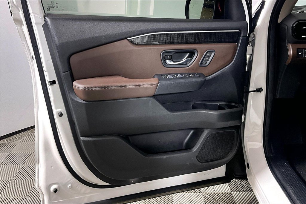 Used 2025 Honda Pilot Elite image 18