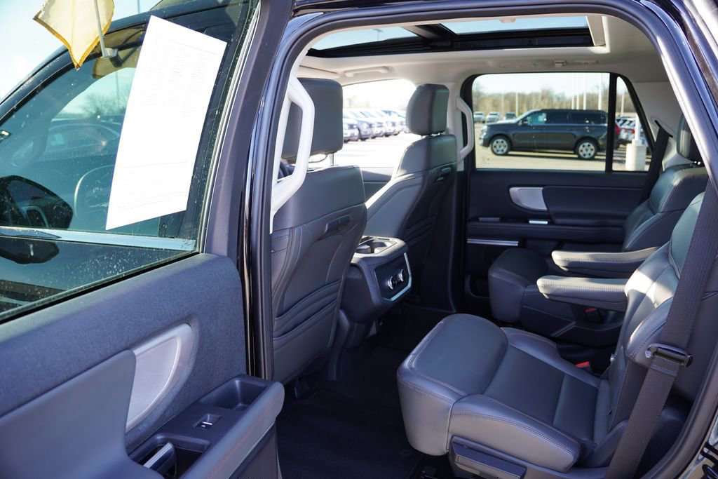 Certified 2025 Ford Expedition Active image 17