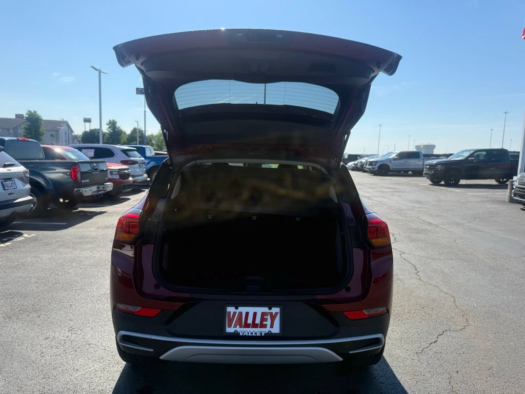 Used 2023 Buick Encore GX Preferred w/ Cold Weather Comfort Package FWD image 39