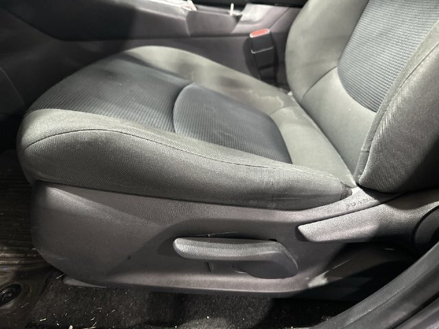 Used 2021 Toyota RAV4 LE FWD image 18