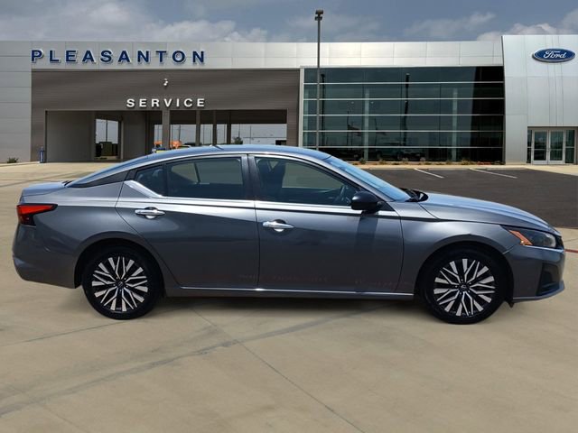 Used 2025 Nissan Altima 2.5 SV FWD image 6