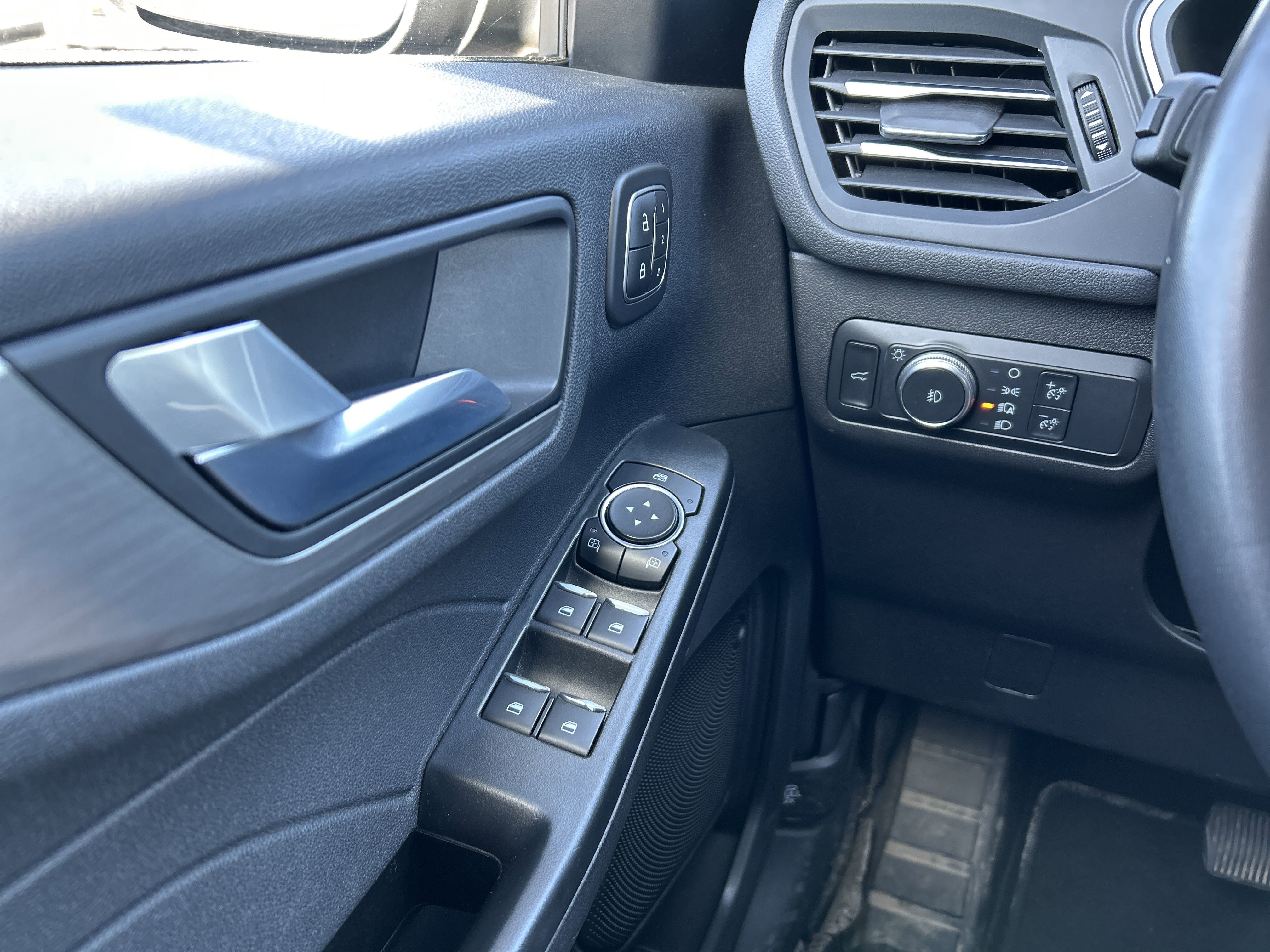 Certified 2022 Ford Escape Titanium image 18