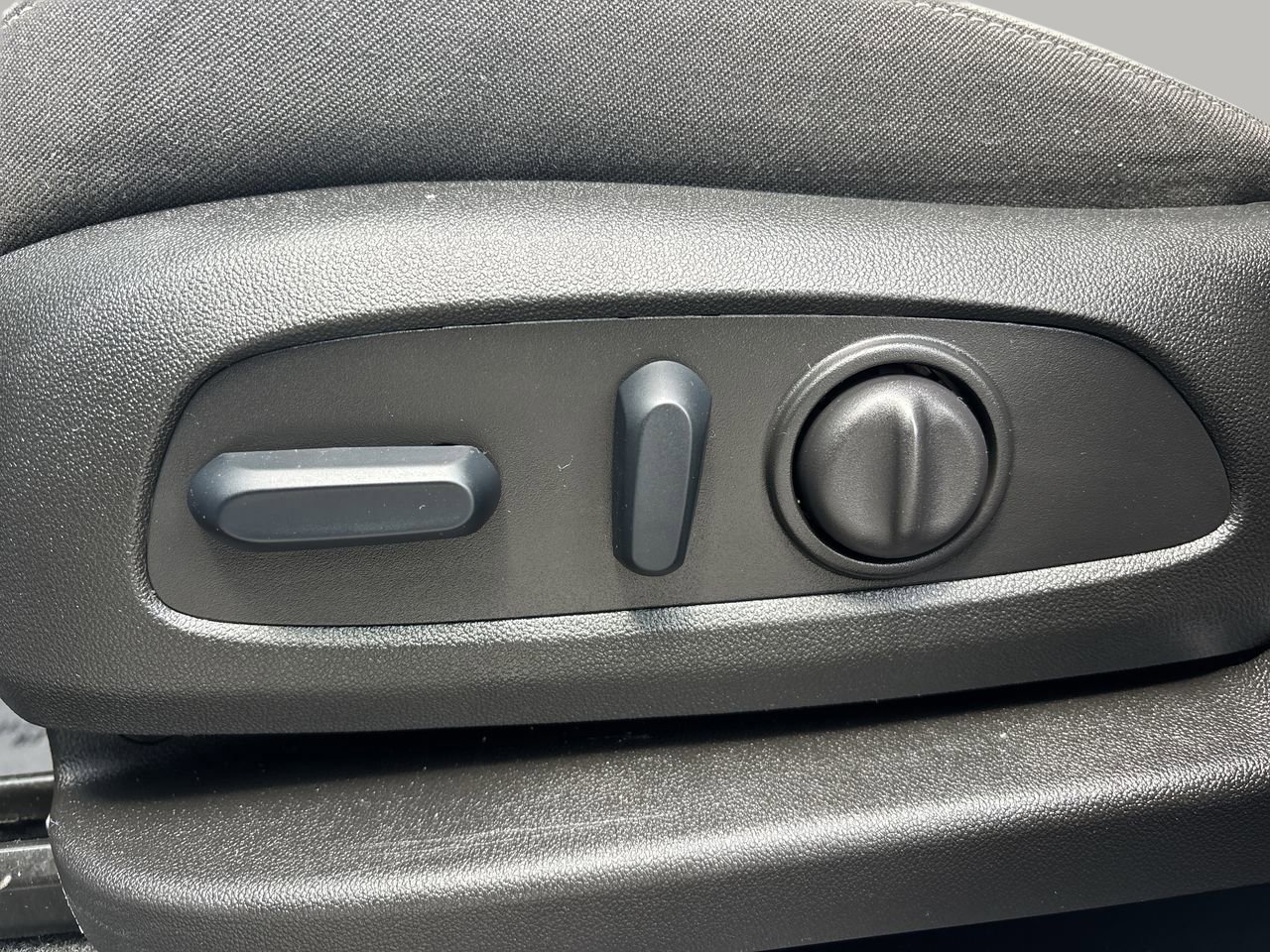 Used 2024 Chevrolet Equinox LS w/ LS Convenience Package image 24