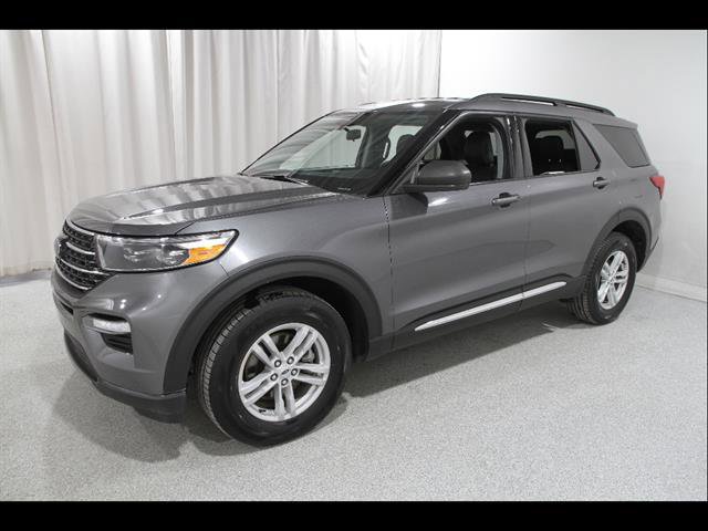 Certified 2022 Ford Explorer XLT w/ Equipment Group 202A image 3