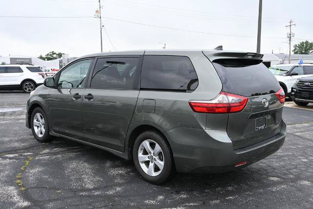 Used 2020 Toyota Sienna L FWD image 11