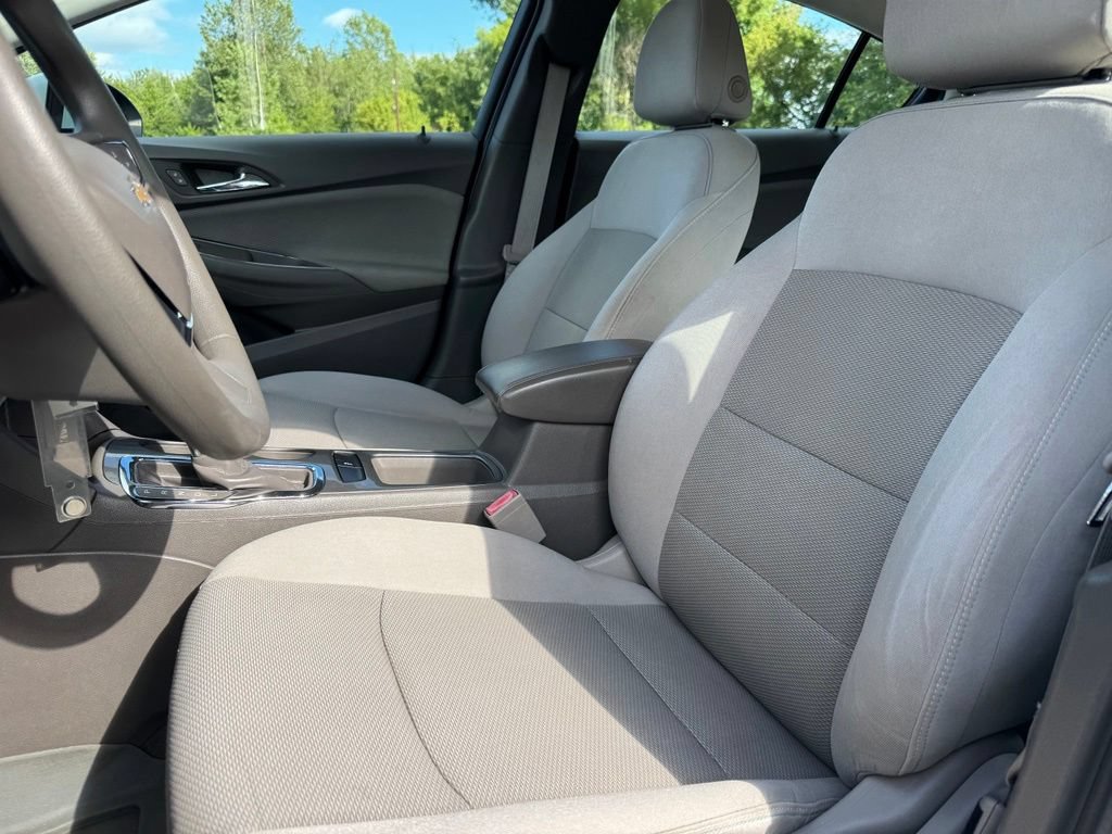 Used 2017 Chevrolet Cruze LT FWD image 15