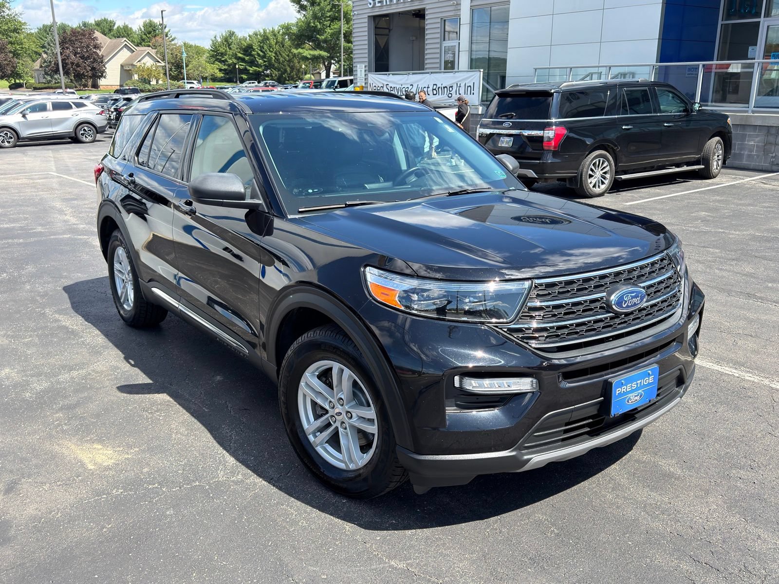 Certified 2022 Ford Explorer XLT w/ Equipment Group 202A AWD/4WD image 11