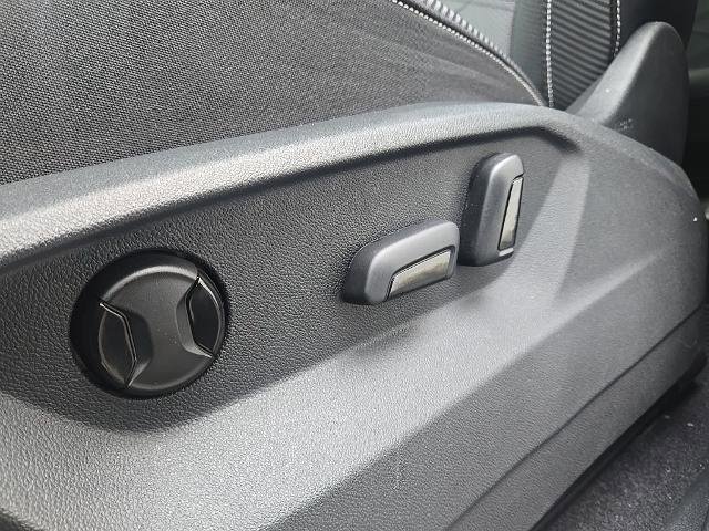 Used 2024 Volkswagen Atlas Cross Sport SE image 19