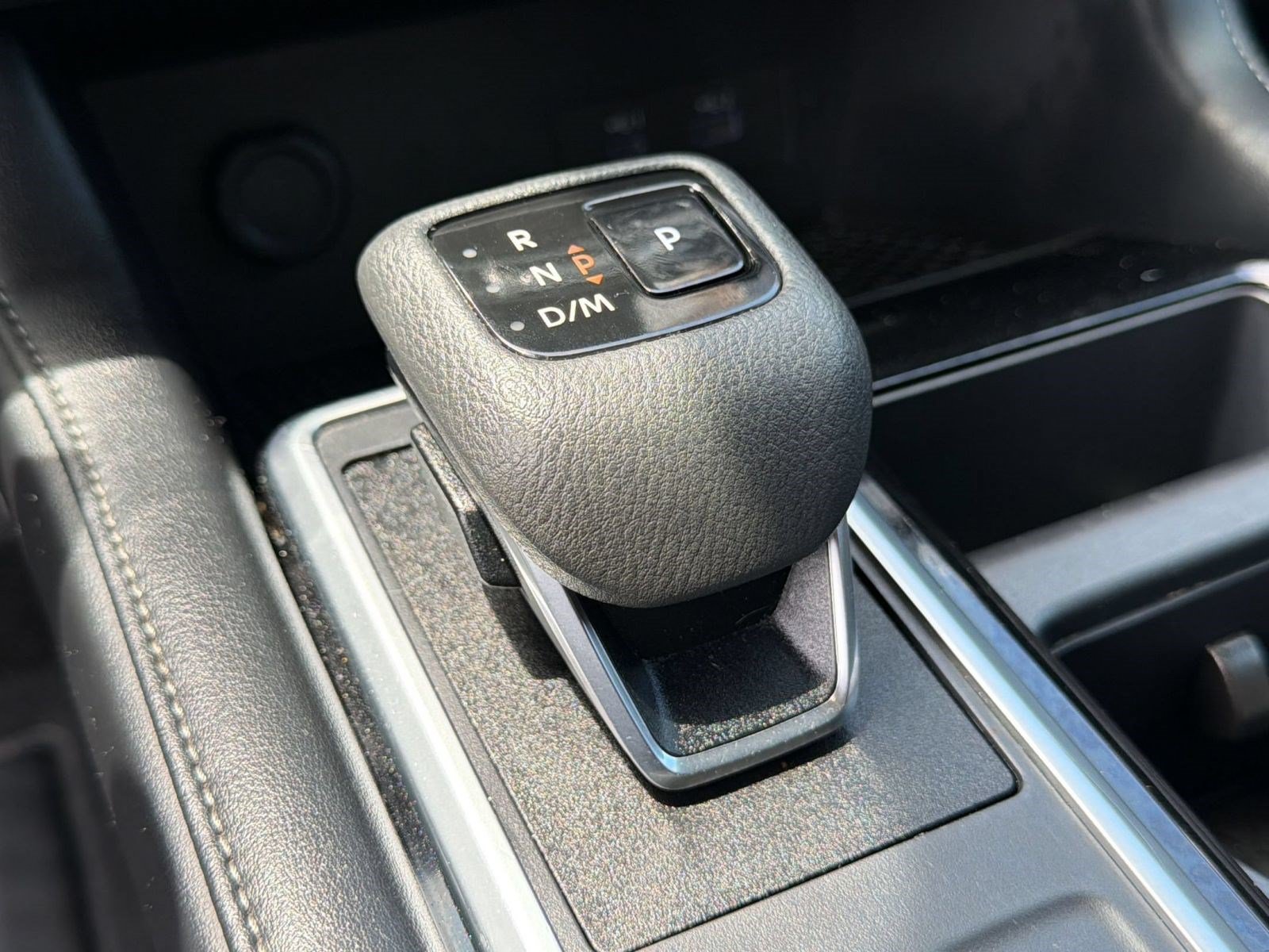 Used 2025 Nissan Pathfinder SV FWD image 17