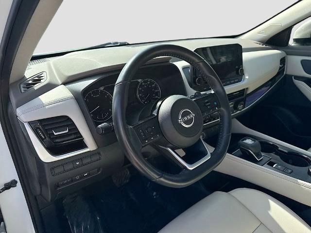 Used 2023 Nissan Rogue SL w/ SL Premium Package image 9