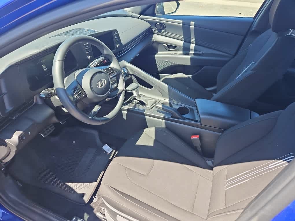 Used 2025 Hyundai Elantra Sport FWD image 13