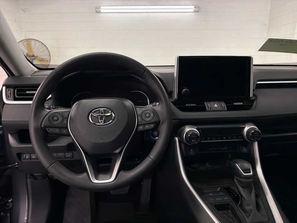 Used 2025 Toyota RAV4 XLE Premium FWD image 9