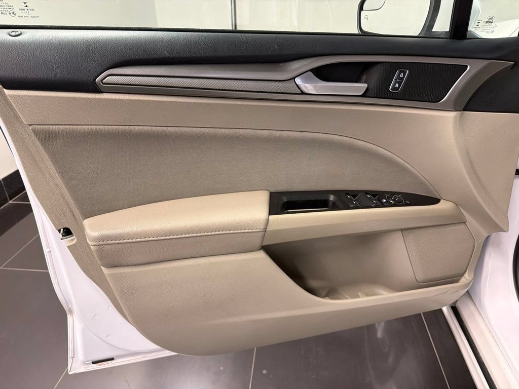 Certified 2018 Ford Fusion SE w/ Fusion SE Technology Package FWD image 28