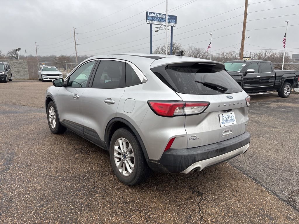 Certified 2020 Ford Escape SE image 2