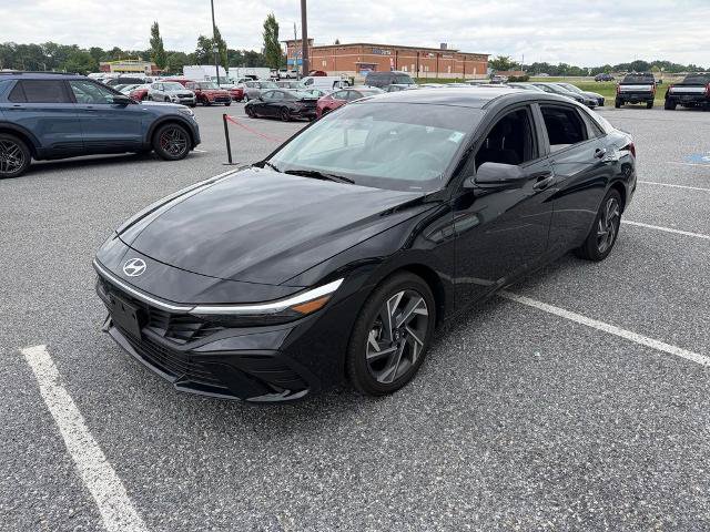 Used 2025 Hyundai Elantra Sport FWD image 4