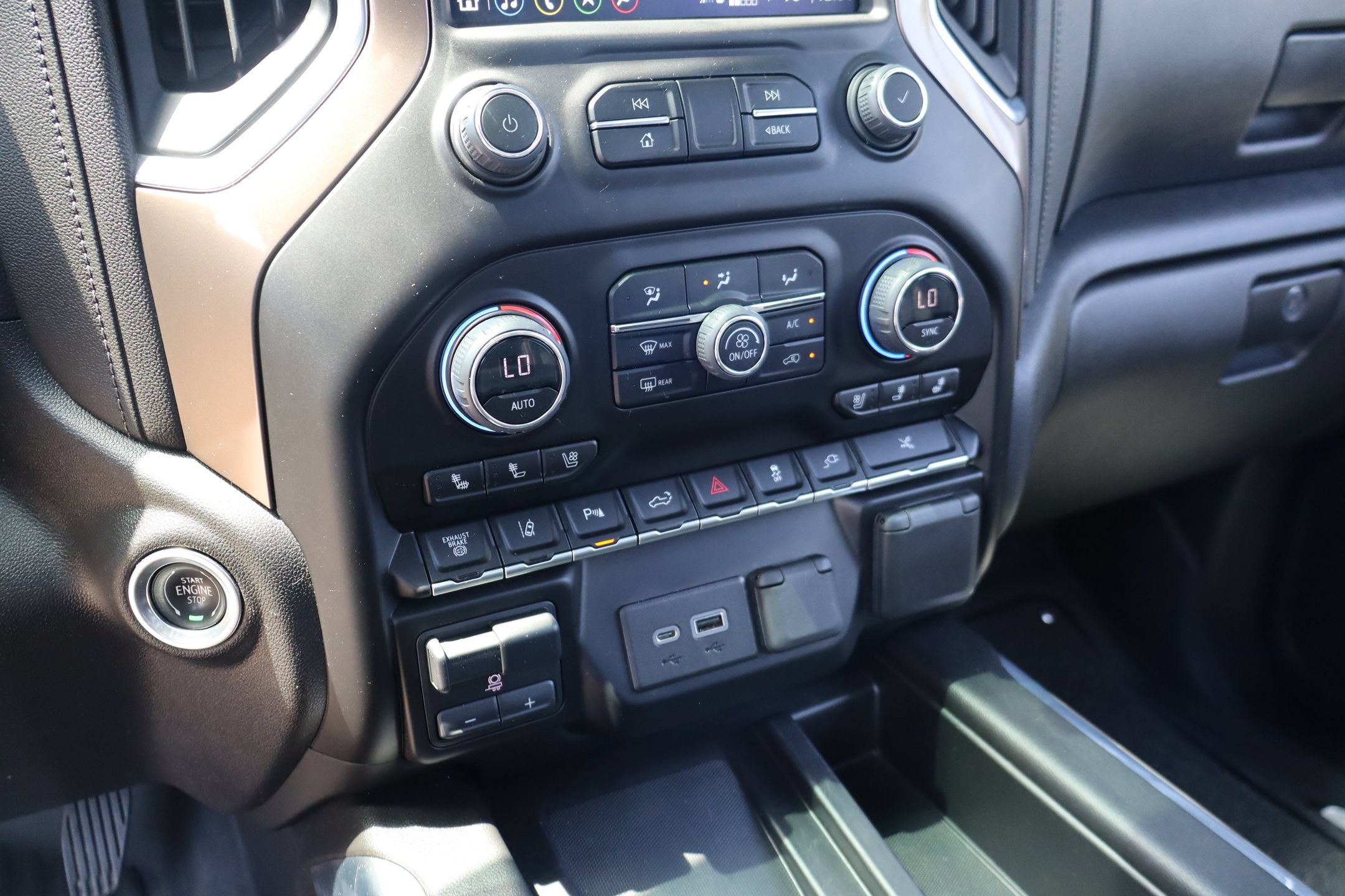 Used 2023 Chevrolet Silverado 3500 High Country AWD/4WD image 21