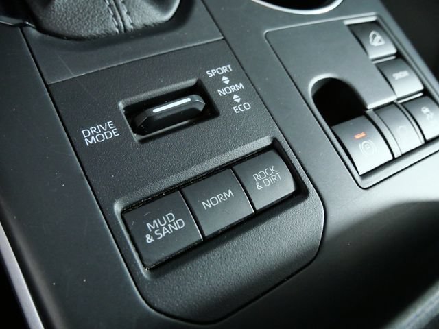 Used 2024 Toyota Highlander LE AWD/4WD image 24