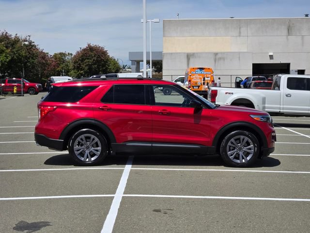 Certified 2023 Ford Explorer XLT w/ Equipment Group 202A RWD image 8