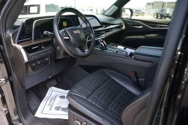 Used 2023 Cadillac Escalade Sport Platinum w/ LPO, ONYX Package AWD/4WD image 8