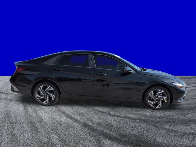 Used 2025 Hyundai Elantra Sport FWD image 3