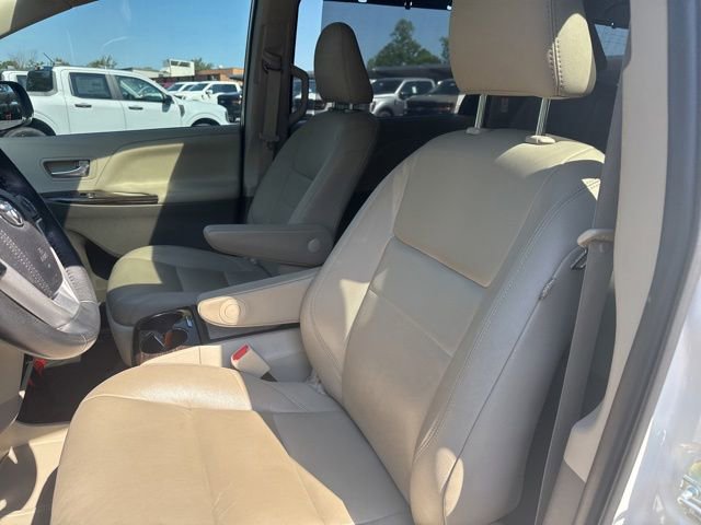 Used 2020 Toyota Sienna XLE Premium FWD image 9
