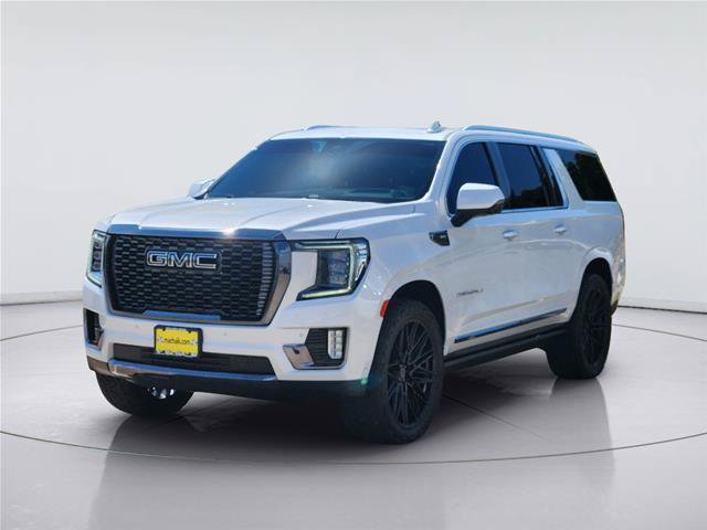 Used 2024 GMC Yukon XL Denali Ultimate AWD/4WD image 3