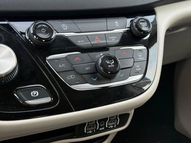 Used 2022 Chrysler Voyager LX FWD image 20