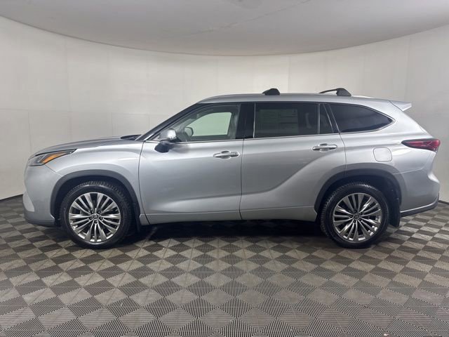 Used 2021 Toyota Highlander Platinum AWD/4WD image 2