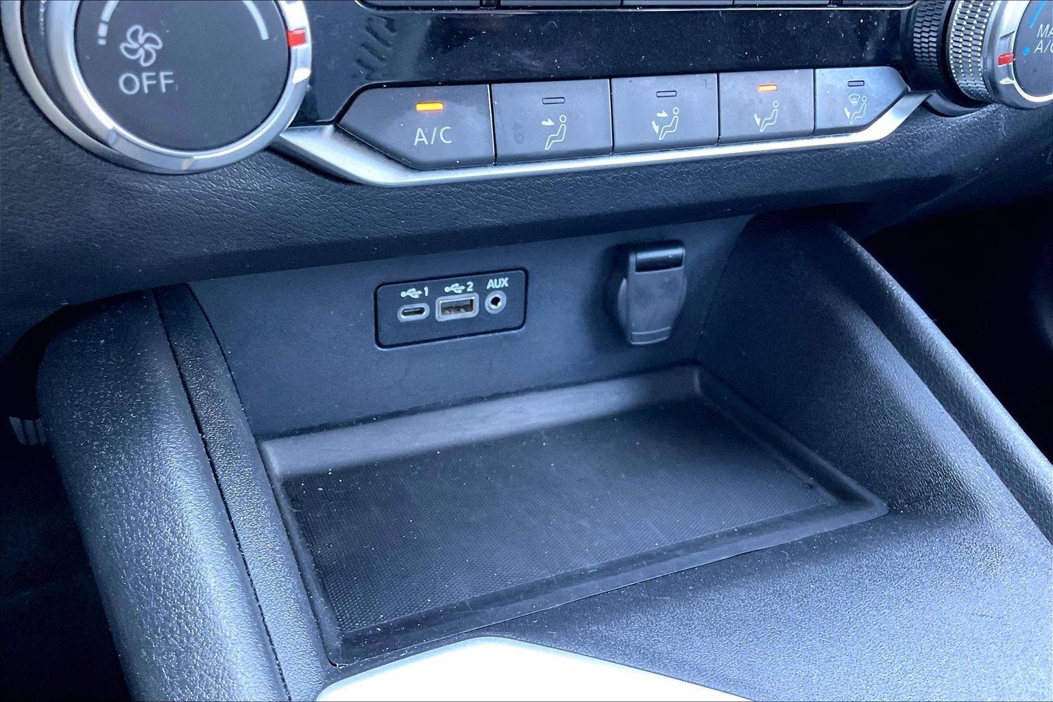 Used 2025 Nissan Altima 2.5 SV FWD image 30