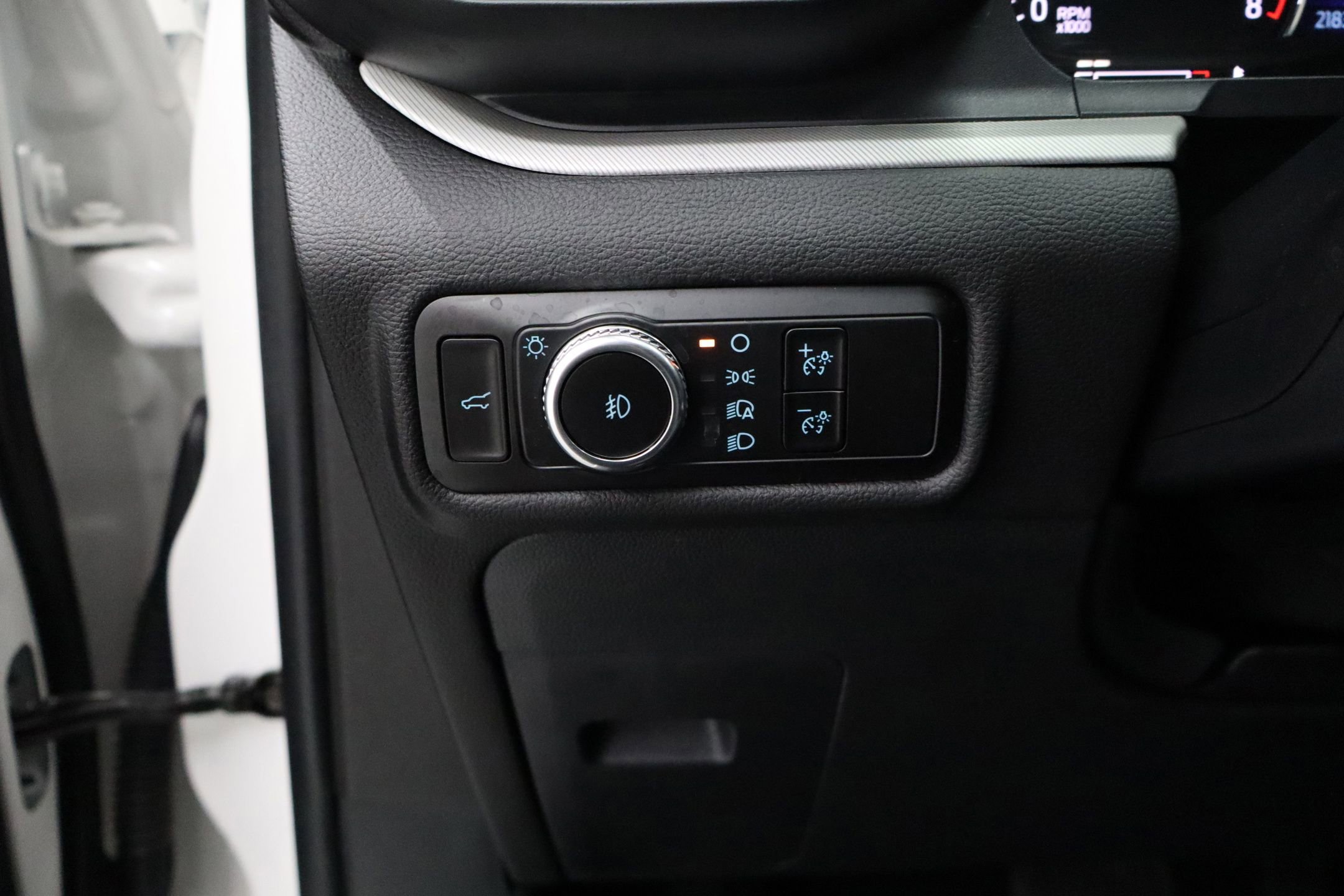 Certified 2023 Ford Explorer XLT w/ Equipment Group 202A image 14