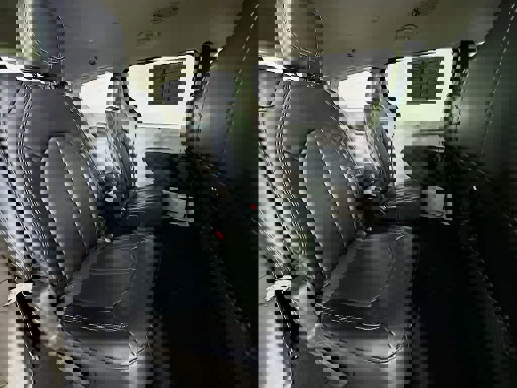 Used 2024 Chrysler Pacifica Touring-L image 32