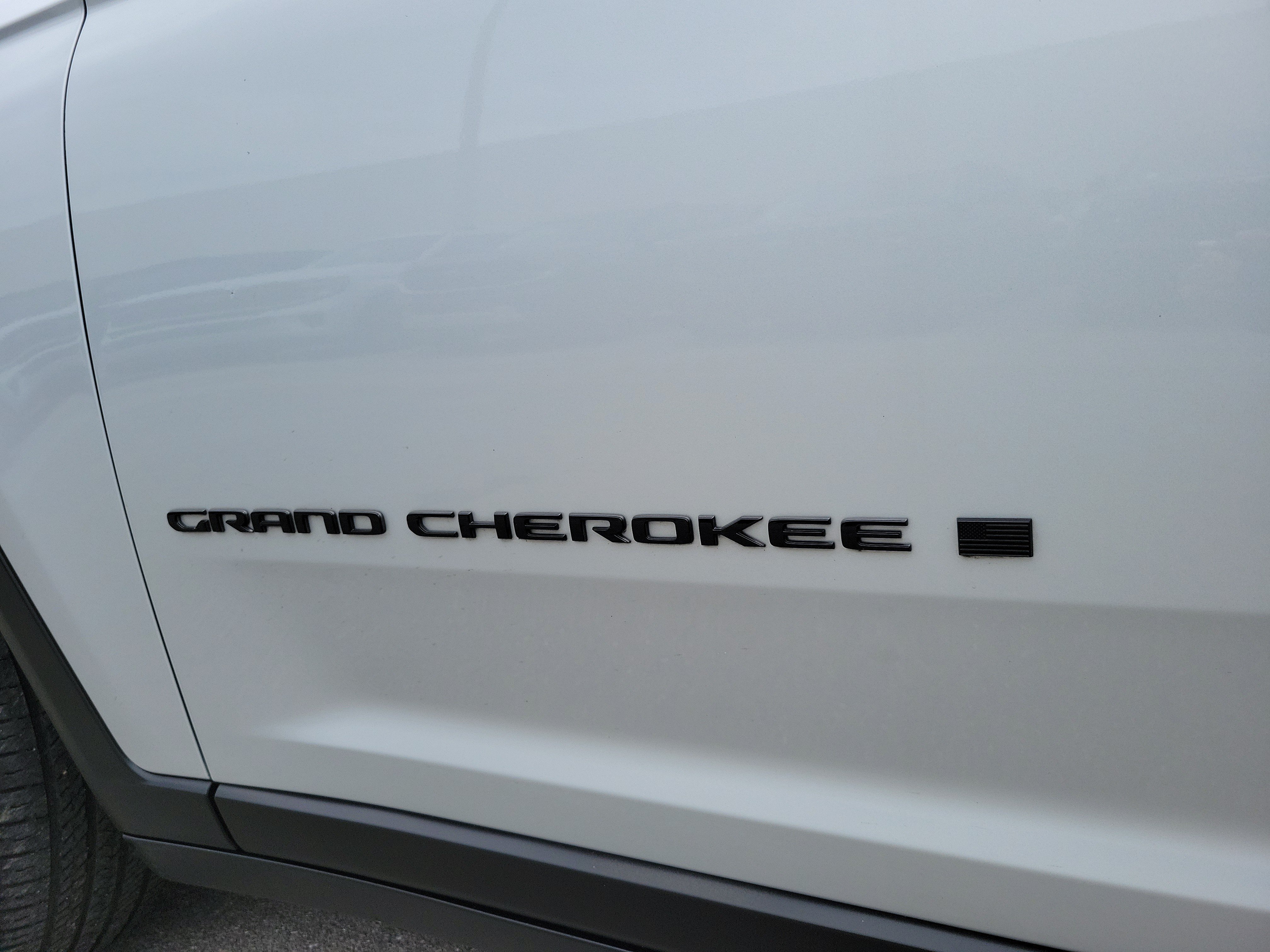 Used 2023 Jeep Grand Cherokee Altitude AWD/4WD image 29