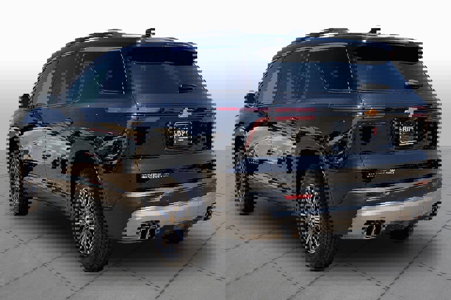 Used 2025 Chevrolet Traverse LT image 4