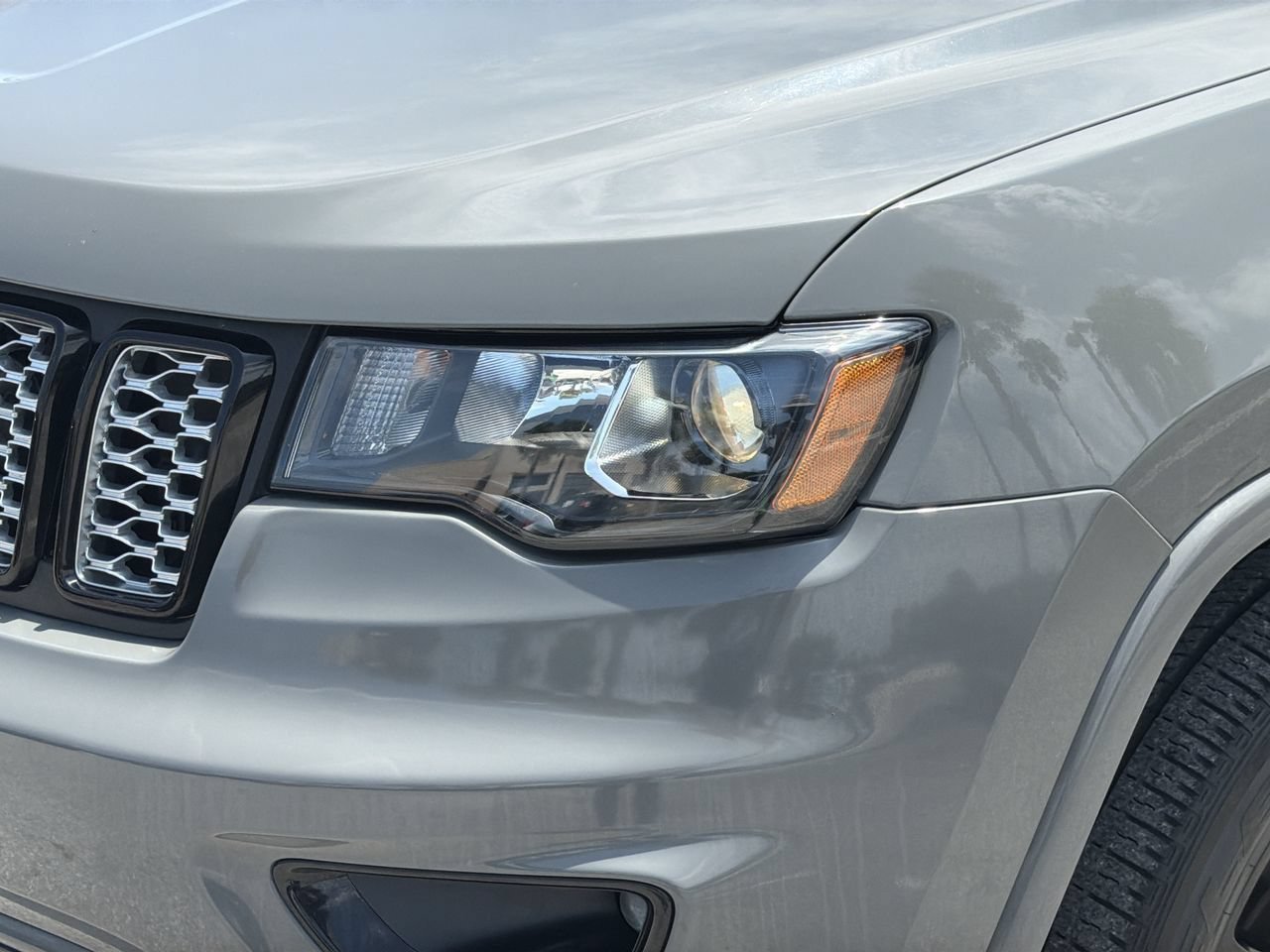 Used 2021 Jeep Grand Cherokee Laredo X AWD/4WD image 6
