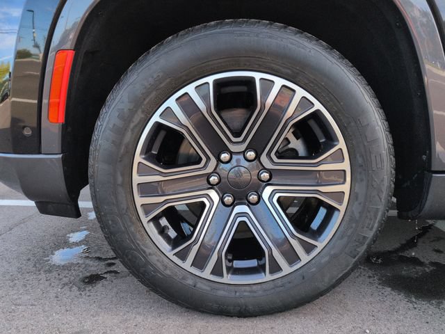 Used 2022 Jeep Wagoneer Series III AWD/4WD image 9