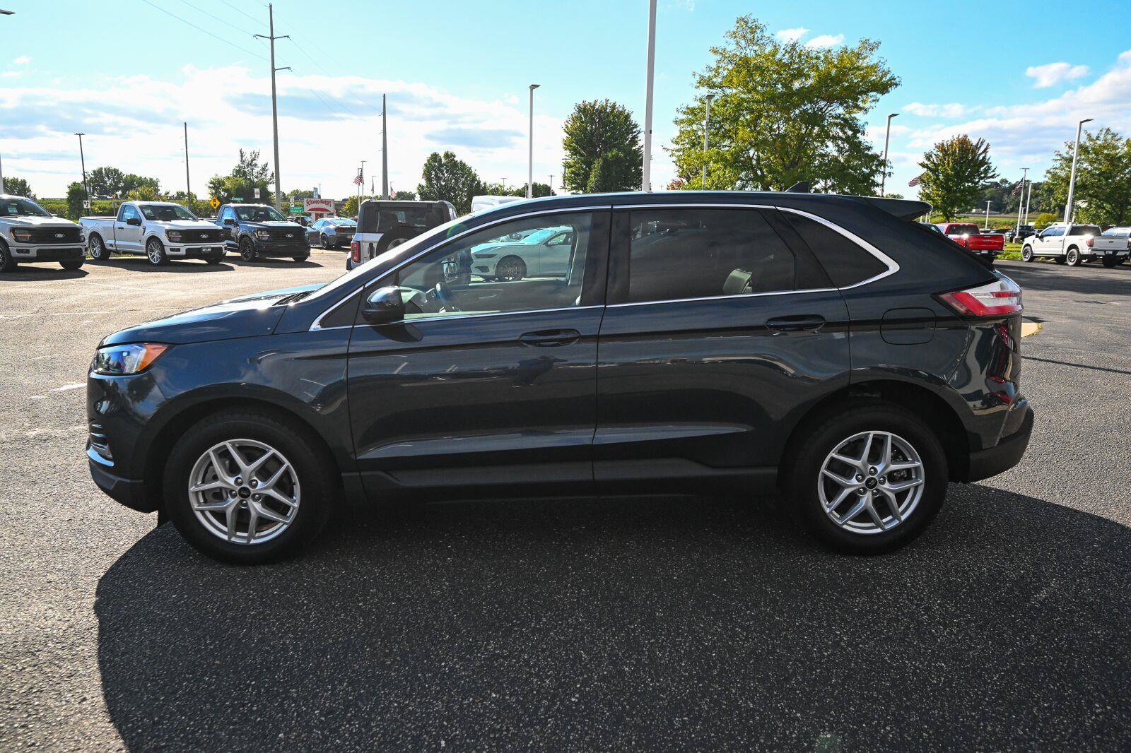 Certified 2024 Ford Edge SEL w/ Convenience Package AWD/4WD image 8