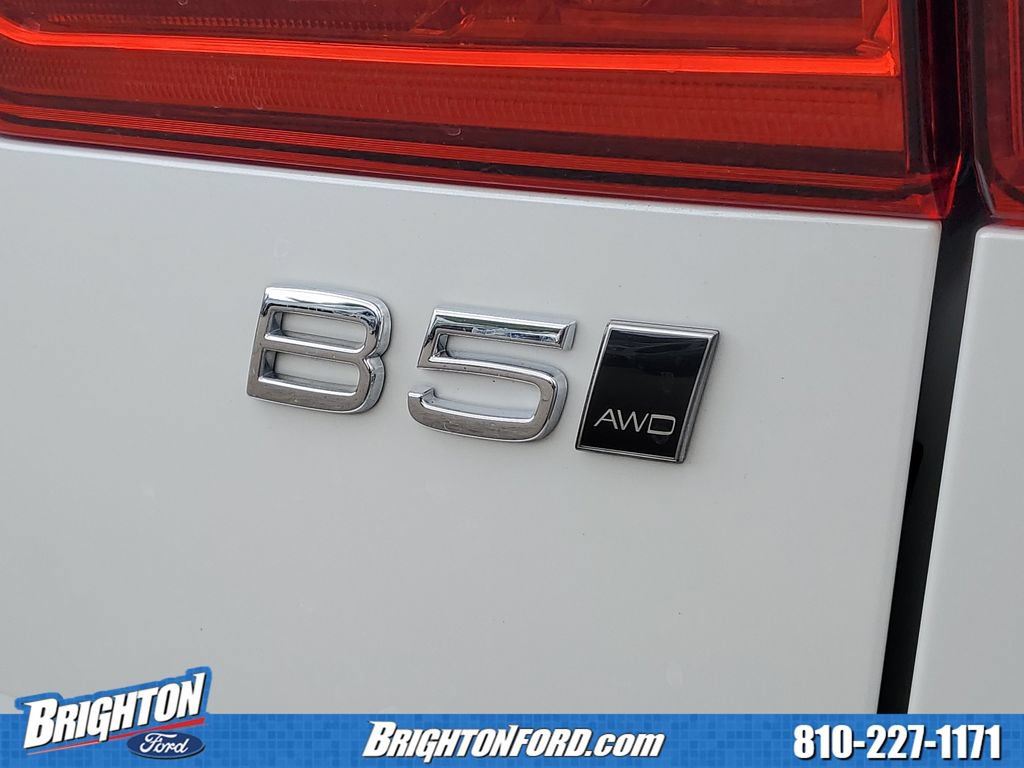 Used 2023 Volvo XC60 B5 Plus AWD/4WD image 6