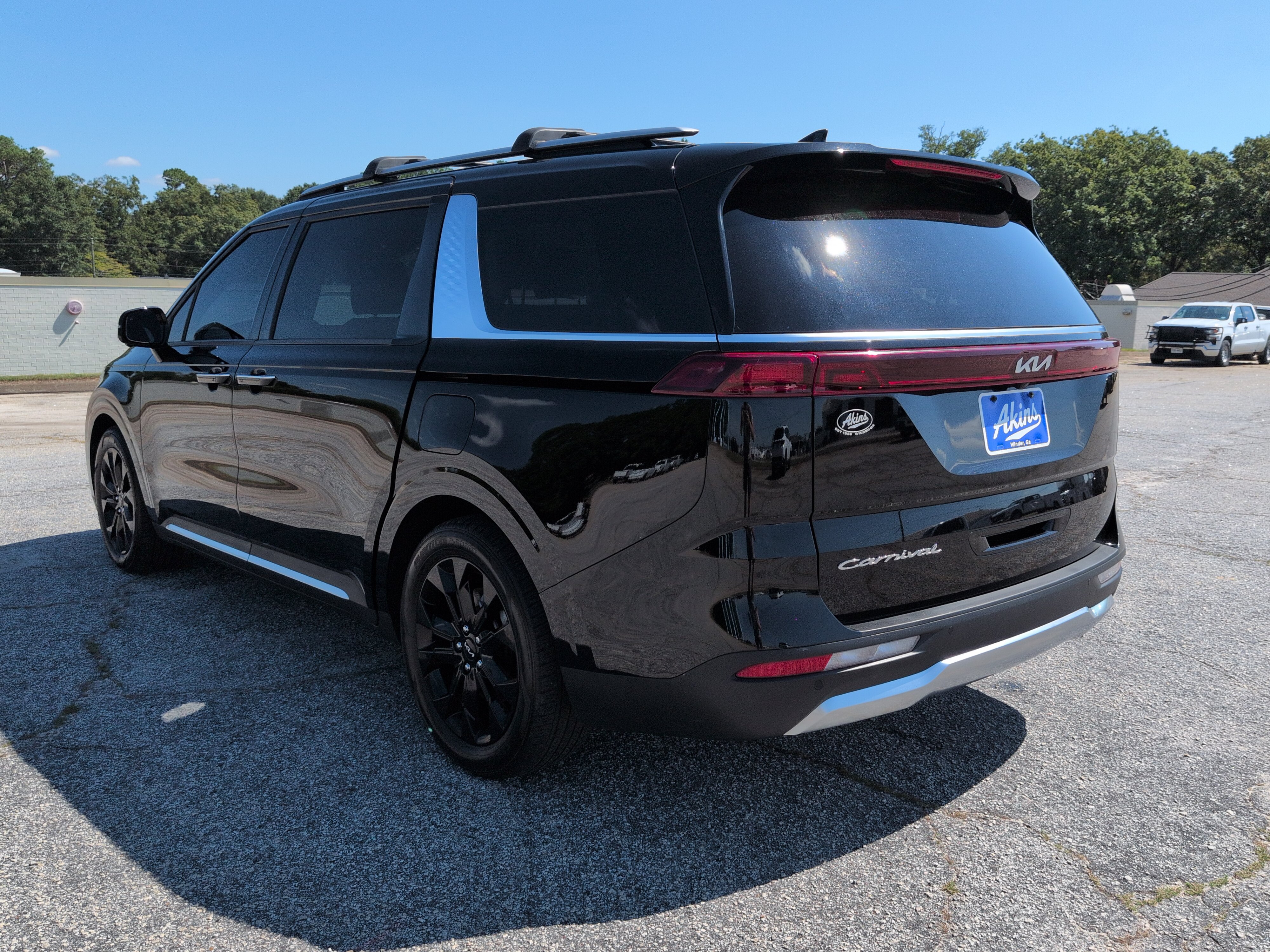 Used 2022 Kia Carnival SX FWD image 5