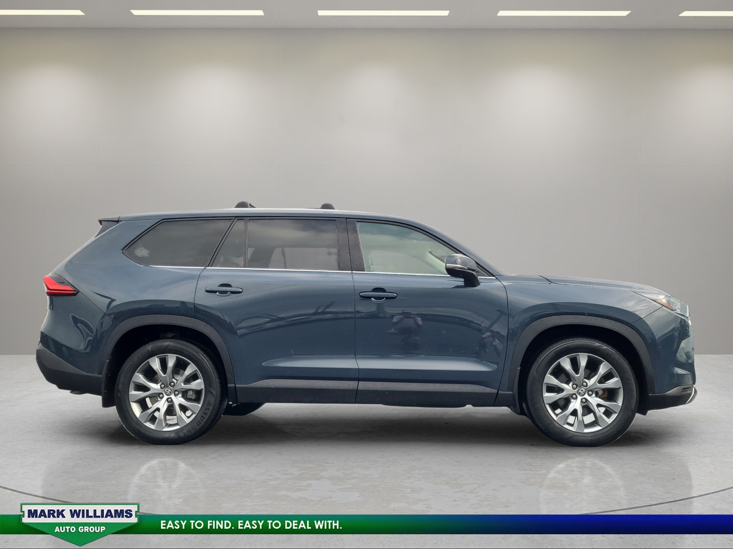 Used 2024 Toyota Grand Highlander AWD image 2