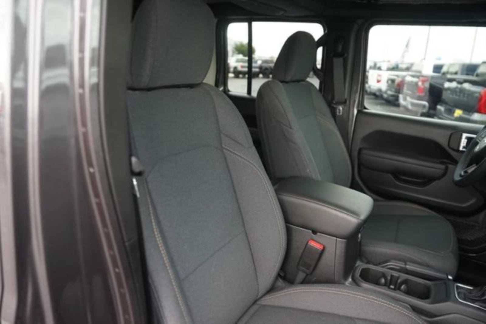 Used 2025 Jeep Wrangler Unlimited Sport AWD/4WD image 19