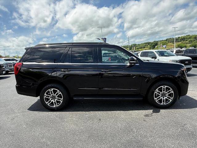 Certified 2025 Ford Expedition Active AWD/4WD image 8