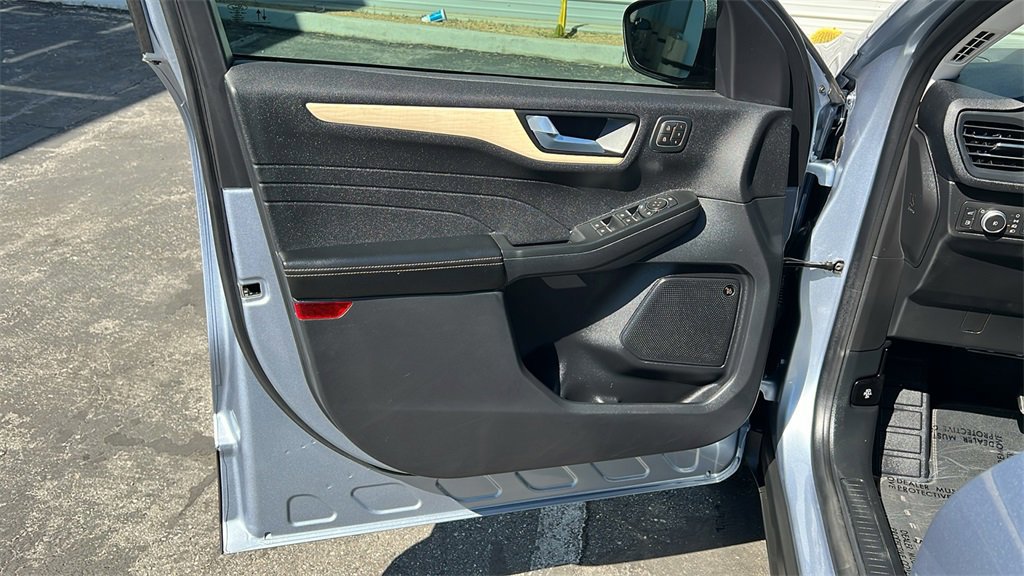 Certified 2022 Ford Escape Titanium w/ Titanium Premium Package image 15