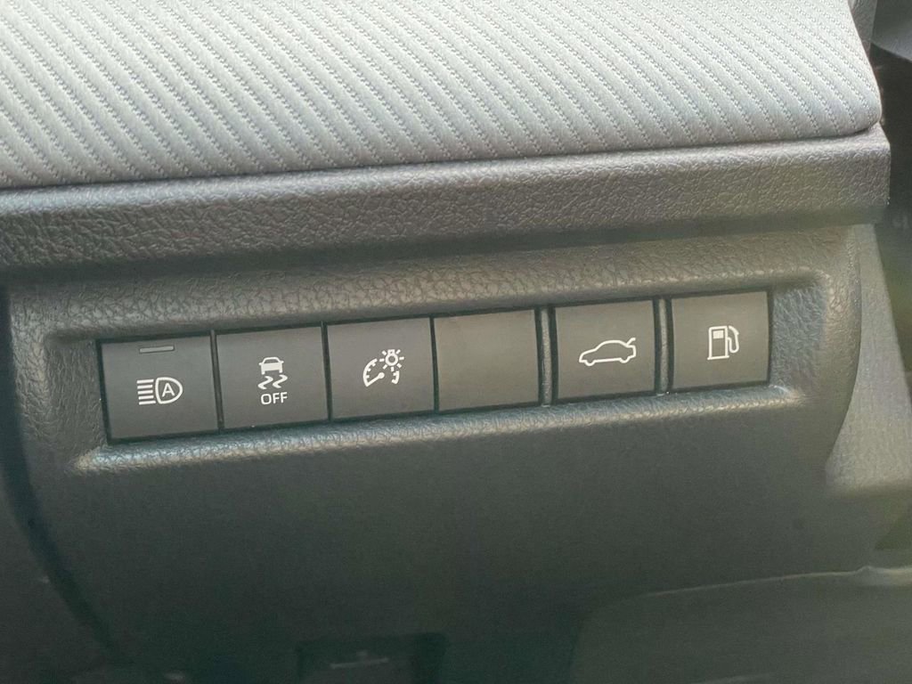 Used 2025 Toyota Camry SE image 15